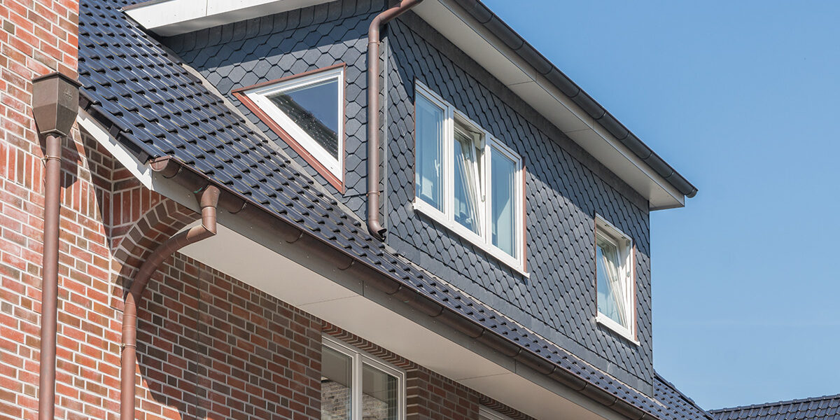 Gaube eines Hauses mit Fenstern